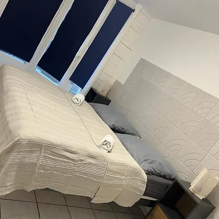 Apartment Zwei Kueche Bad Aufzug