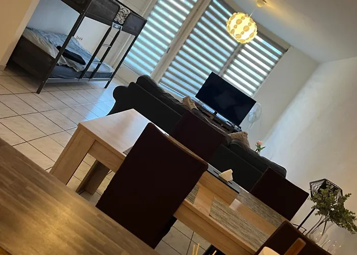 Apartment Zwei Kueche Bad Aufzug